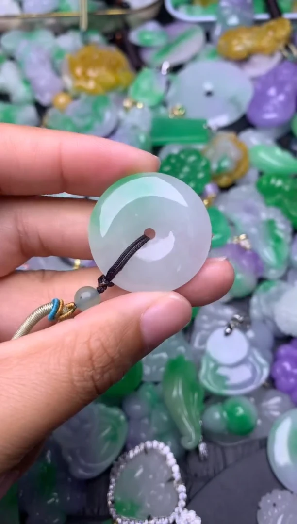 颈饰未镶嵌翡翠缅甸翡翠吊坠