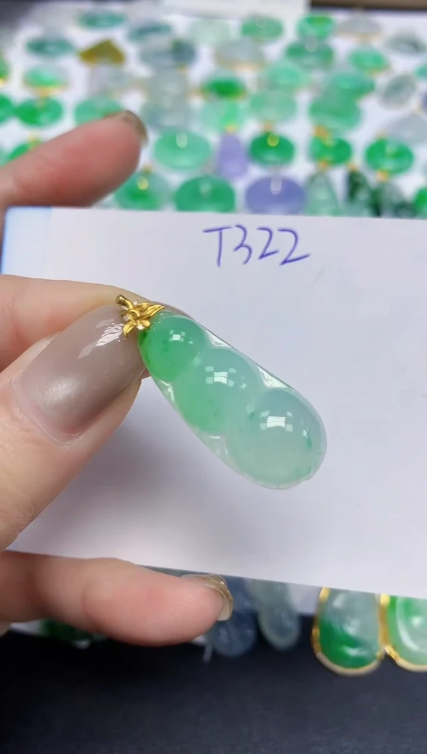 颈饰18K金镶嵌翡翠天然缅甸翡翠A货翡翠百元以上9元证书费自理