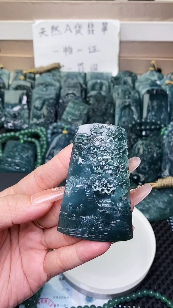 颈饰未镶嵌翡翠