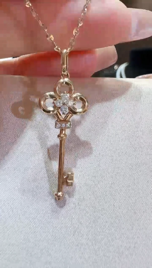 【闪购商品】钻石钥匙吊坠18K金镶嵌不含链子