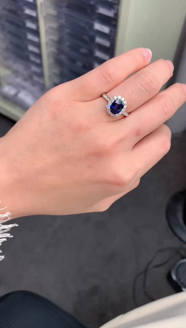 【闪购商品】蓝宝石戒指18K金镶嵌1.7ct皇家蓝戒指