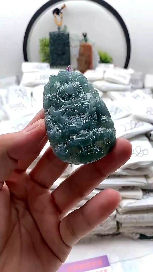 颈饰未镶嵌翡翠大日如来