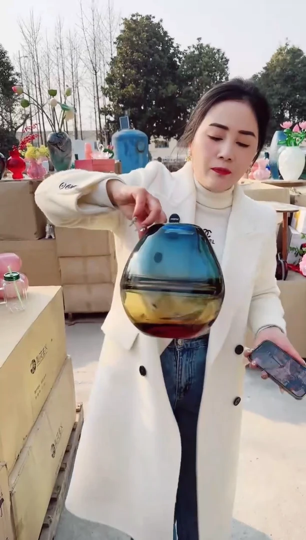 【闪购商品】玻璃安琪微瑕花瓶--AW3GN