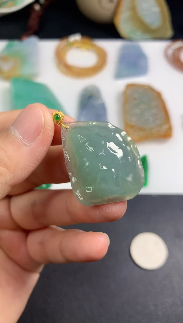 颈饰未镶嵌翡翠