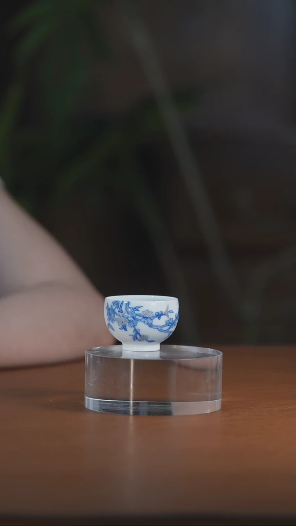 青花描银花卉单杯