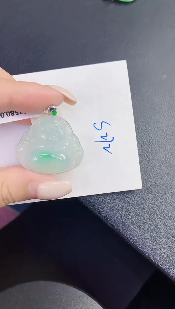 颈饰18K金镶嵌翡翠缅甸天然翡翠A货