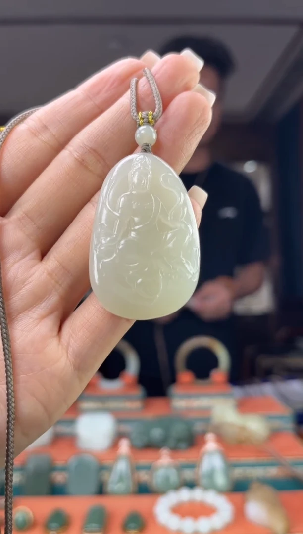 颈饰未镶嵌和田玉佩佩