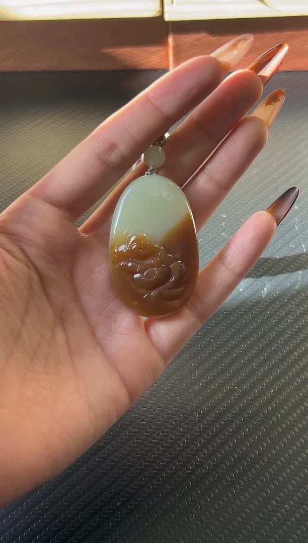 吊坠(赠链)未镶嵌和田玉若羌微色差吊坠m