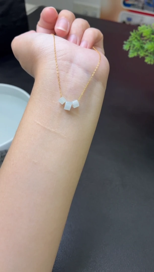 吊坠(赠链)未镶嵌翡翠吊坠