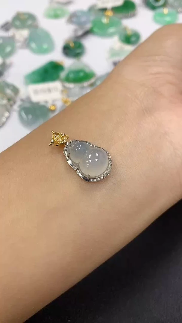 颈饰18K金镶嵌翡翠a货假一赔三支持复检百元上9元证书费自理