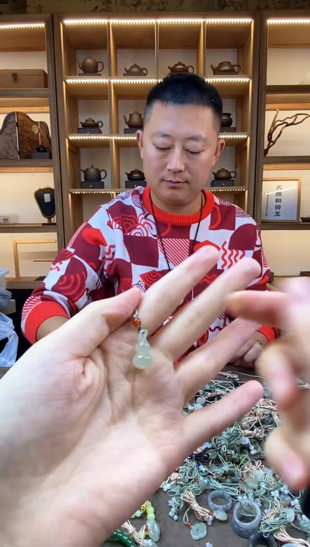 颈饰未镶嵌和田玉和田玉吊坠