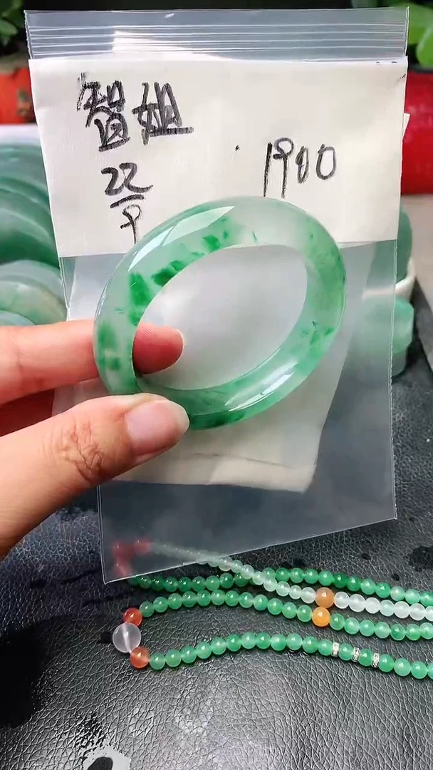 定制石英质玉（非洲翠）智*界手镯