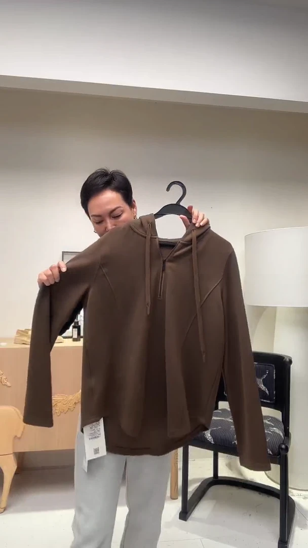 咖色经典连帽抽绳卫衣