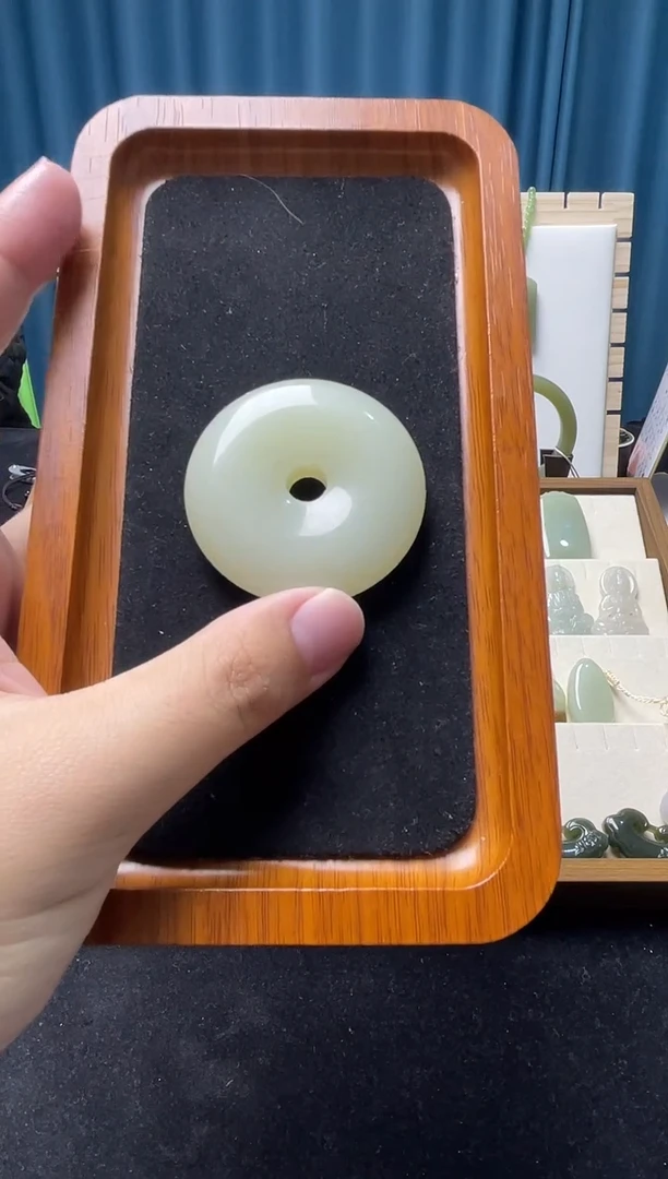 颈饰未镶嵌和田玉奋*平安扣