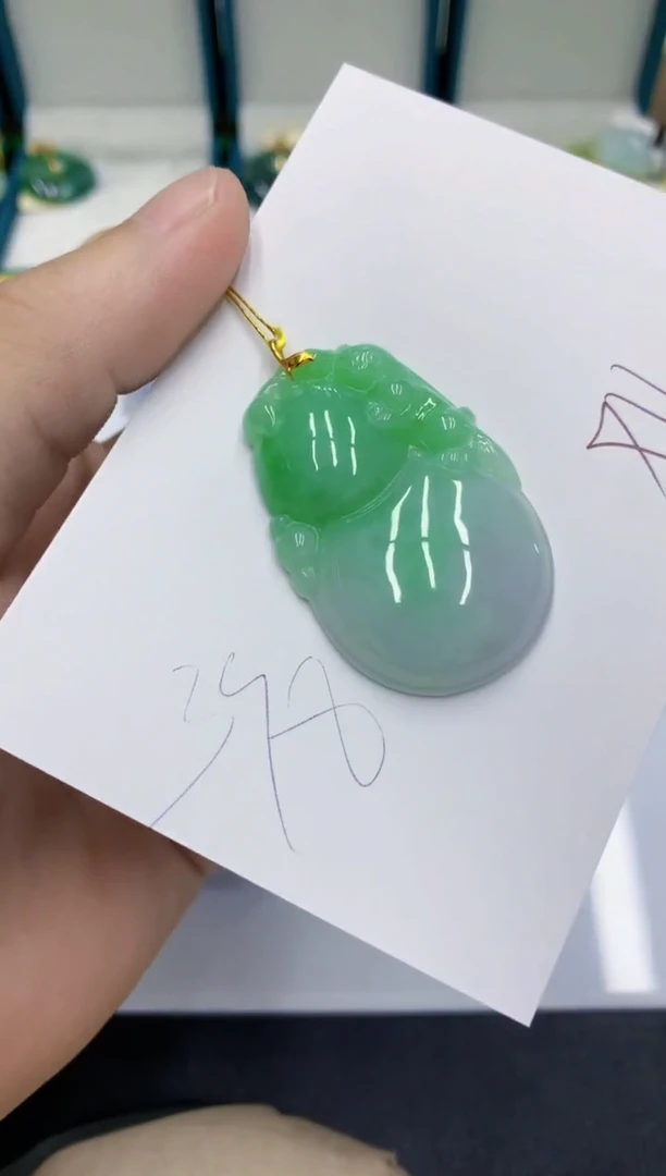 颈饰18K金镶嵌翡翠翡翠