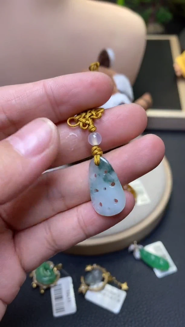 翡翠未镶嵌颈饰净货38849