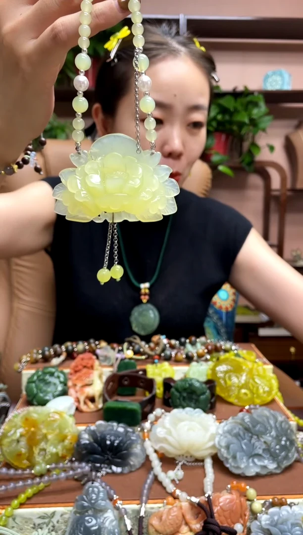 未镶嵌岫玉吊坠·