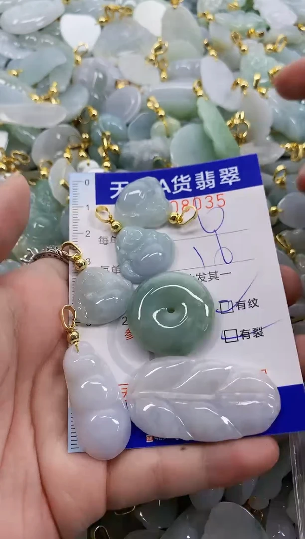 颈饰未镶嵌翡翠大**才天然A货翡翠