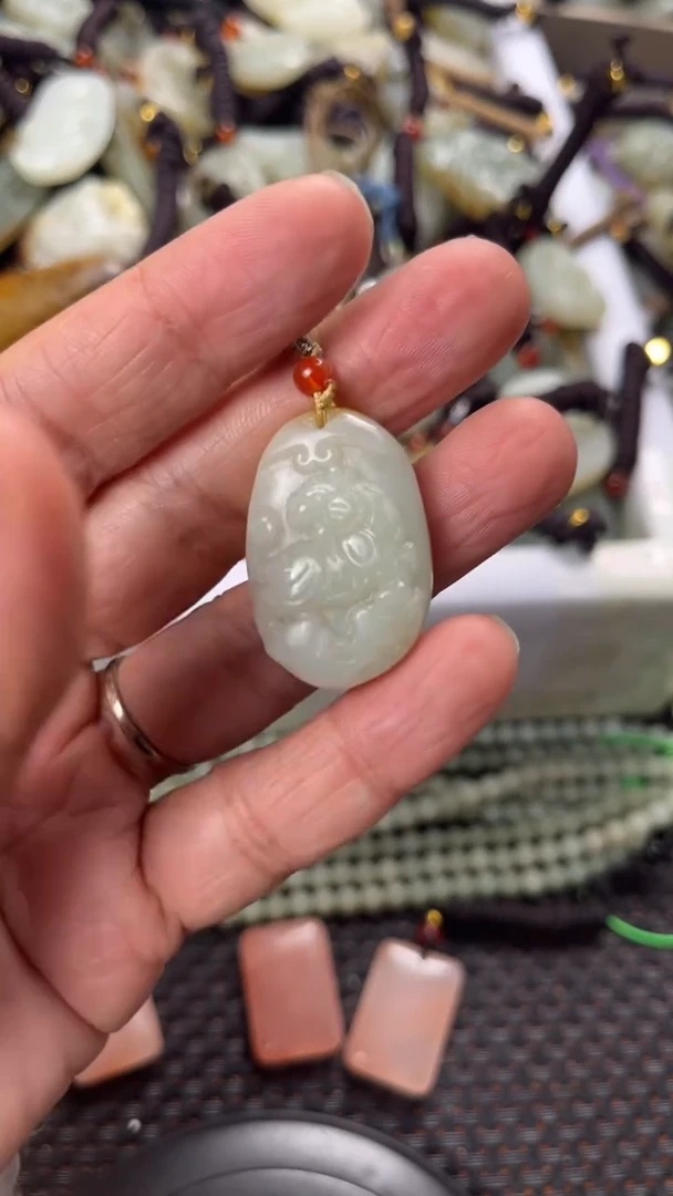 【闪购商品】和田玉颈饰未镶嵌多样性发货没有证书拍一发一有瑕