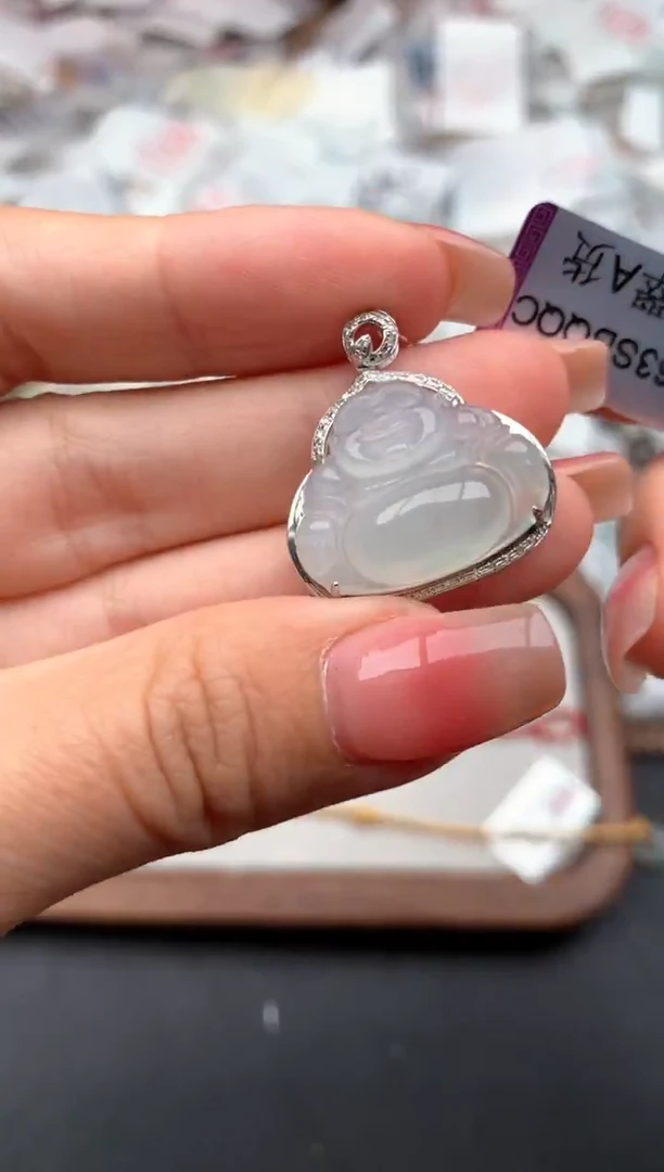 18K金镶嵌挂件翡翠一