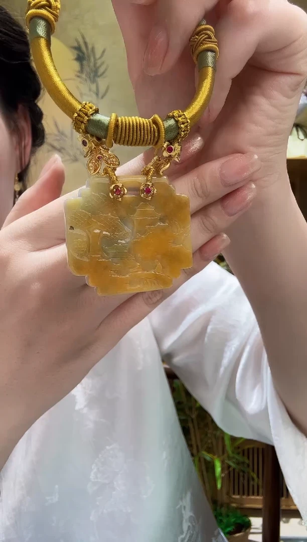 颈饰未镶嵌翡翠吊坠