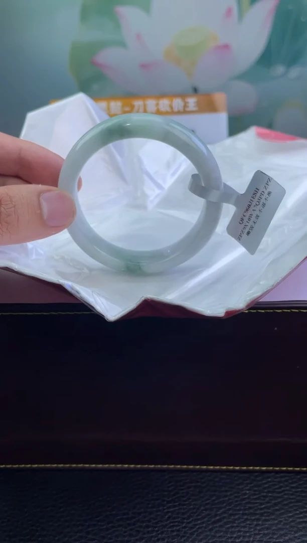 翡翠手镯未镶嵌16翡翠手镯（微瑕）