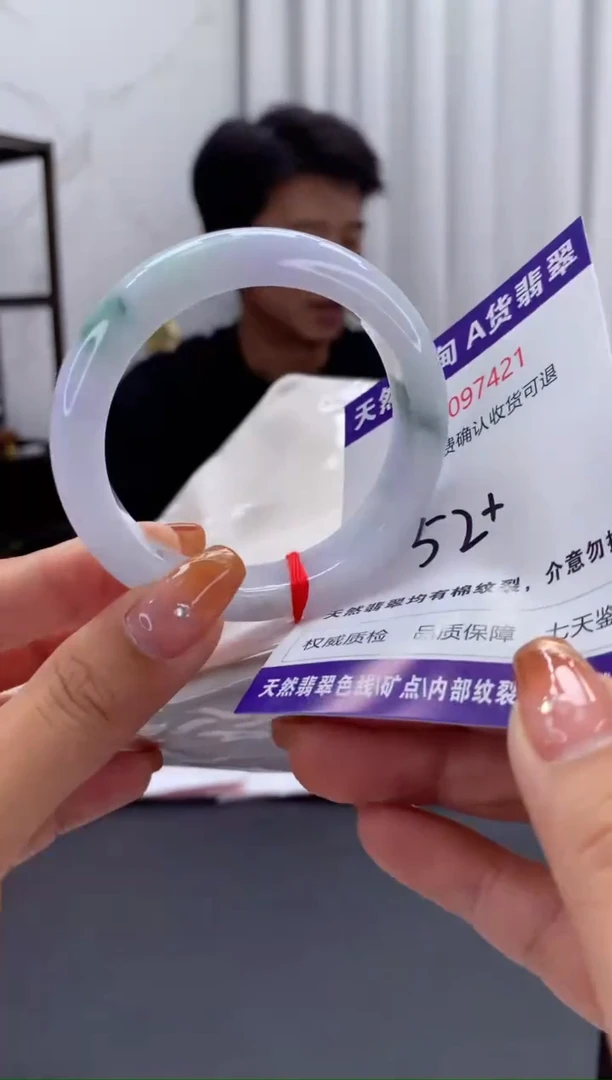 未镶嵌手镯翡翠有纹，完美者勿拍