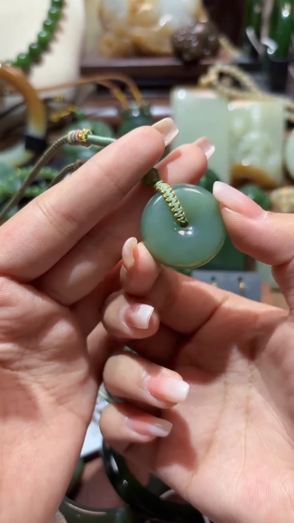 颈饰未镶嵌和田玉（碧玉）1