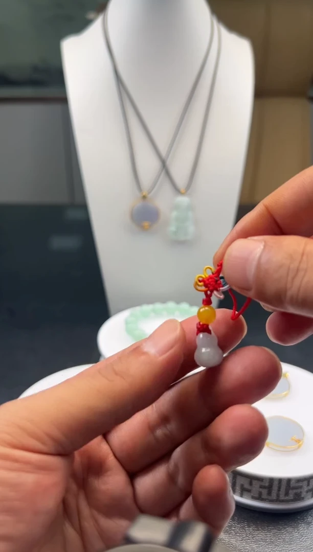 颈饰未镶嵌翡翠翡翠小葫芦（多样性发一）