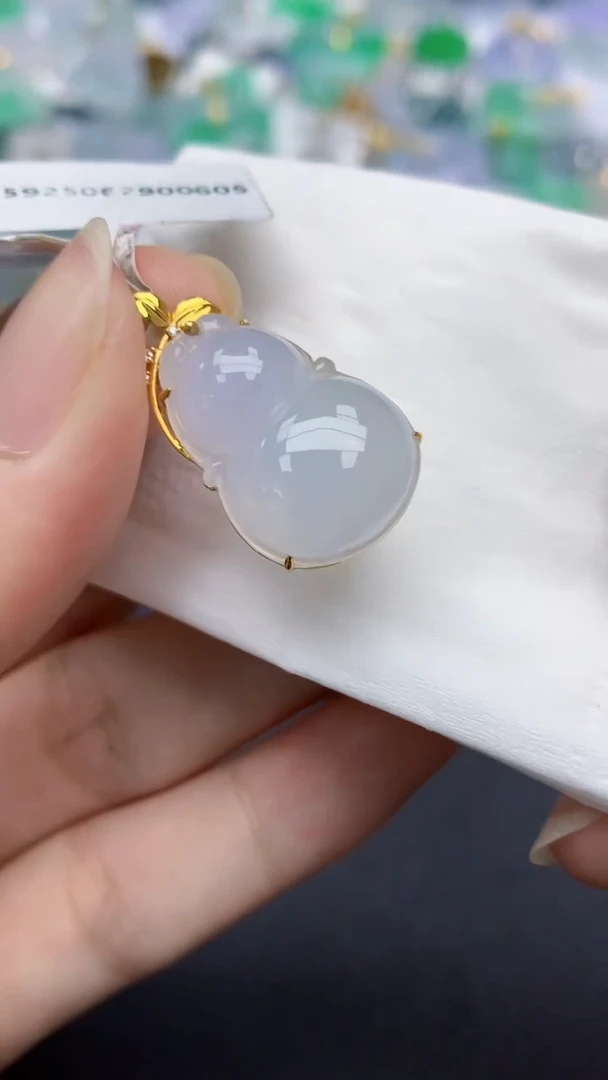 翡翠18K金镶嵌颈饰天然缅甸a货翡翠百元以上9元证书费自理