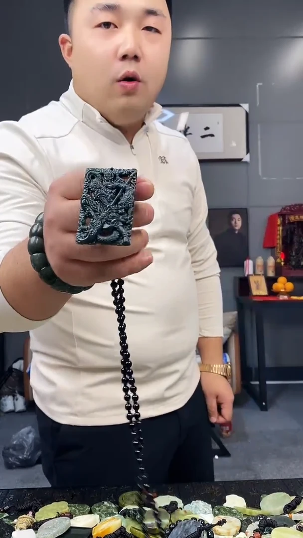 未镶嵌蛇纹石玉其他天然岫玉（多样性发其中之一）