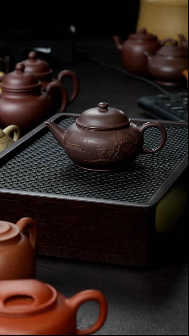 茶壶紫砂紫泥水平半手150       泥绘全品