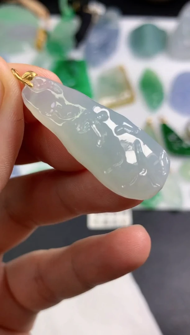 颈饰未镶嵌翡翠