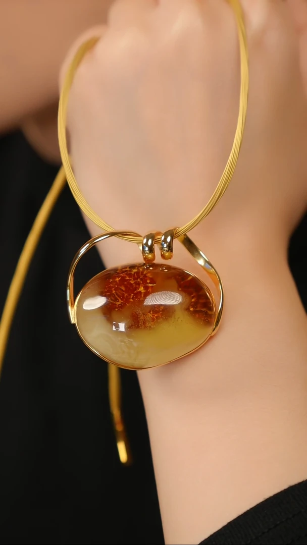 蜜蜡吊坠(赠链)银S925镶嵌孤品洒金金钱豹