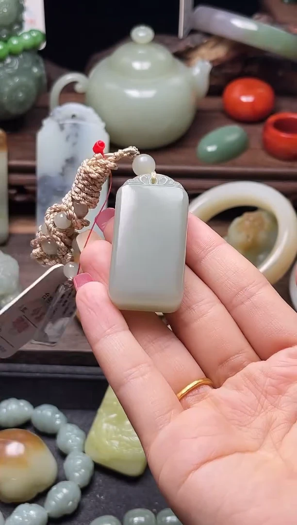 和田玉未镶嵌吊坠(不含链)且末近矿青白玉光面无事牌30850