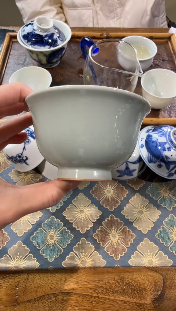 柴窑豆青压手杯柴窑豆青压手杯