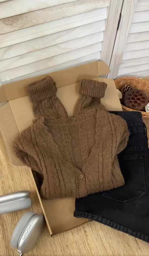 2025年秋冬季新款韩系时尚百搭显瘦高级感咖色V领长袖开衫上衣女