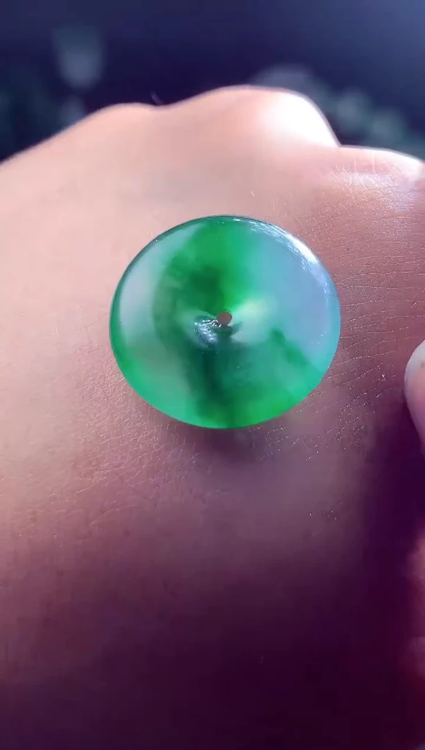 定制翡翠未镶嵌胡**?翡翠毛货定制