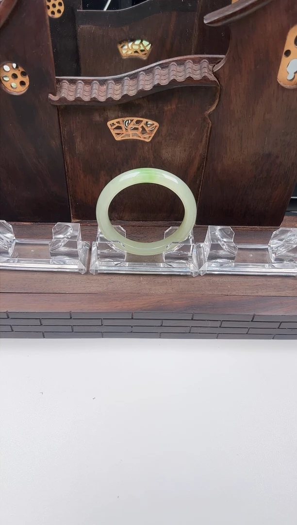 【闪购商品】和田玉手镯未镶嵌62+翠青