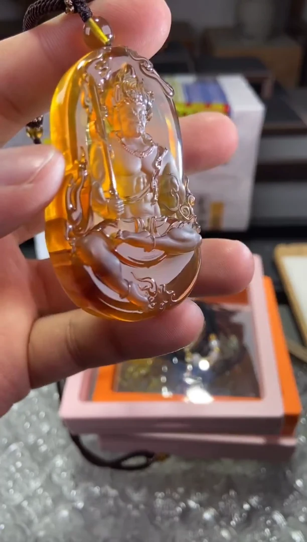 琥珀颈饰未镶嵌不动明王