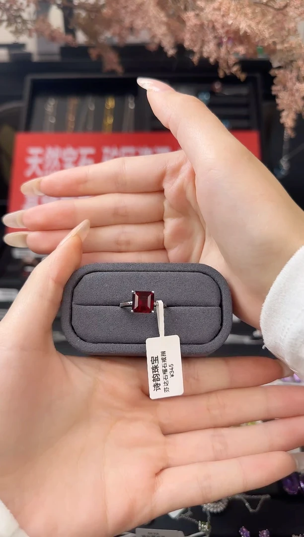 银S925镶嵌戒指石榴石小方糖戒指