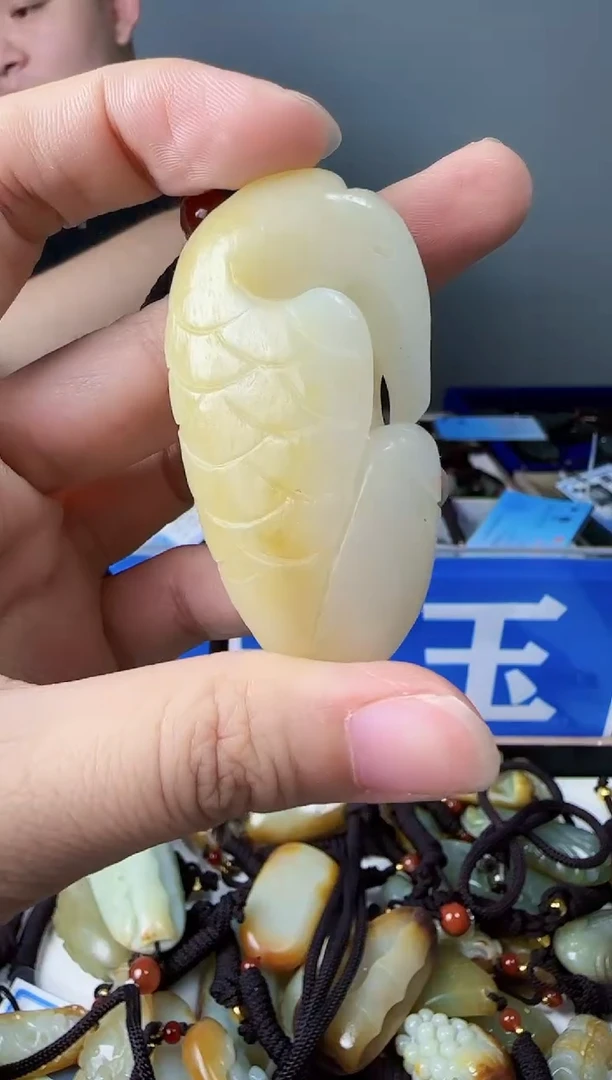和田玉未镶嵌颈饰1