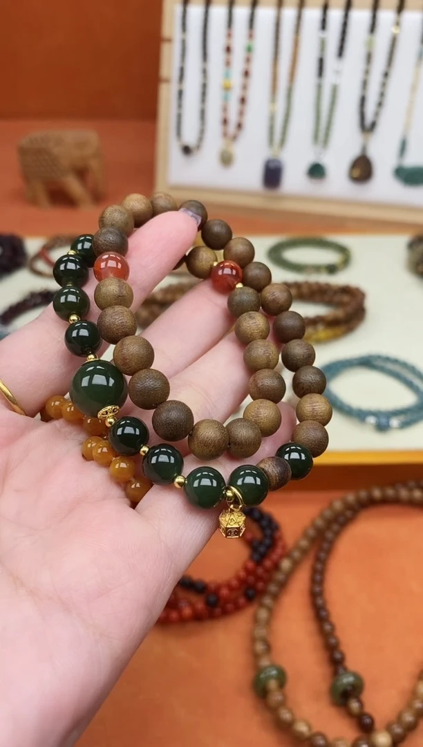 手串檀香木未镶嵌双圈莺歌绿和田手串