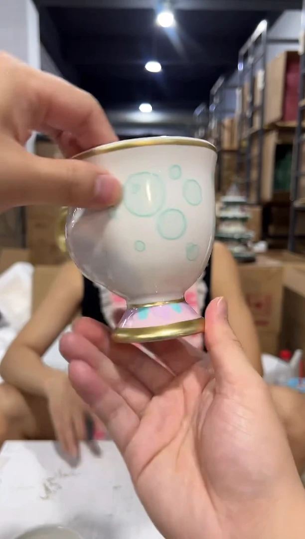 瓷片陶瓷杯微笑阿奇杯