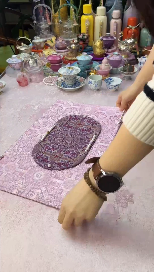 167 紫色椭圆茶席
