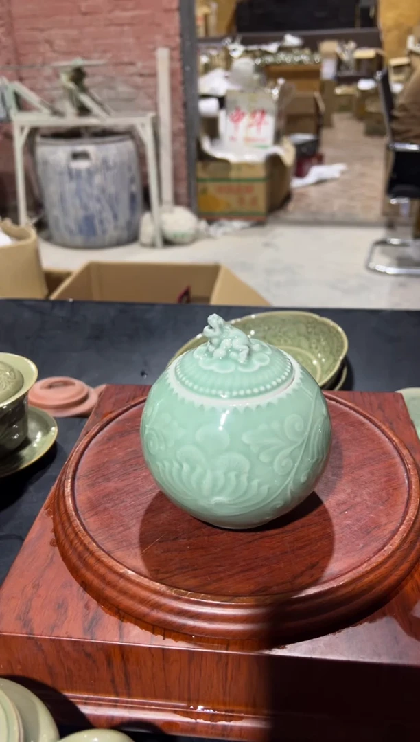 耀州窑天青牡丹球形茶叶罐