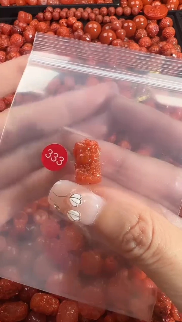 颈饰未镶嵌南红玛瑙1