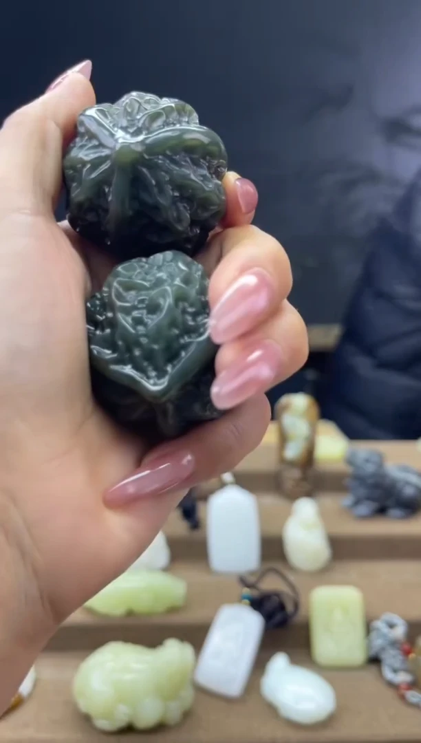 颈饰未镶嵌和田玉1