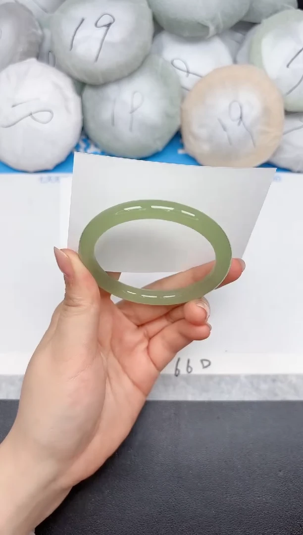 未镶嵌手镯石英质玉194/55.5