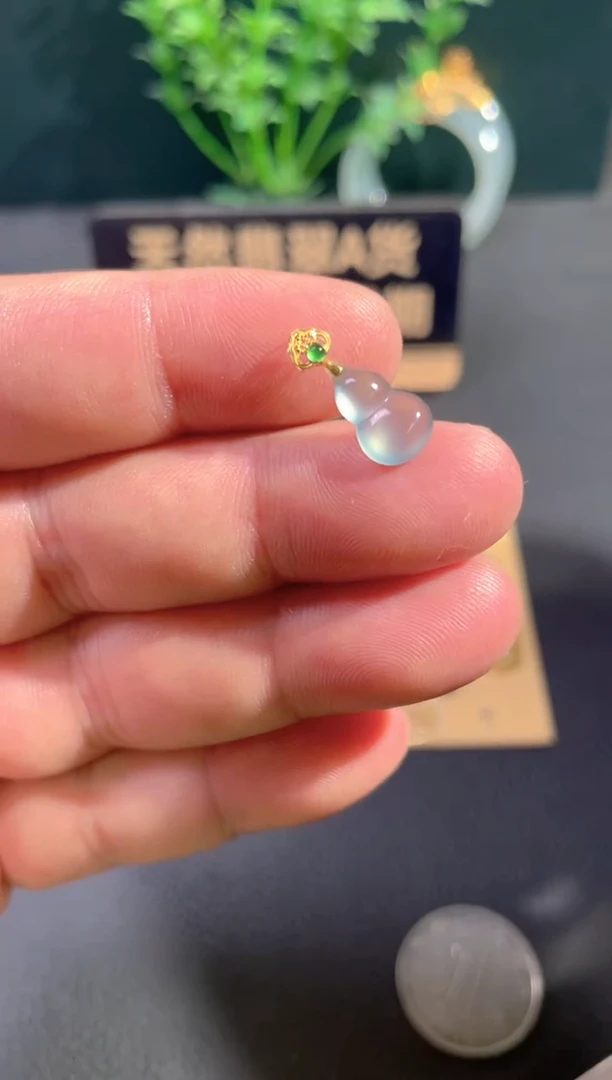 颈饰18K金镶嵌翡翠翡翠